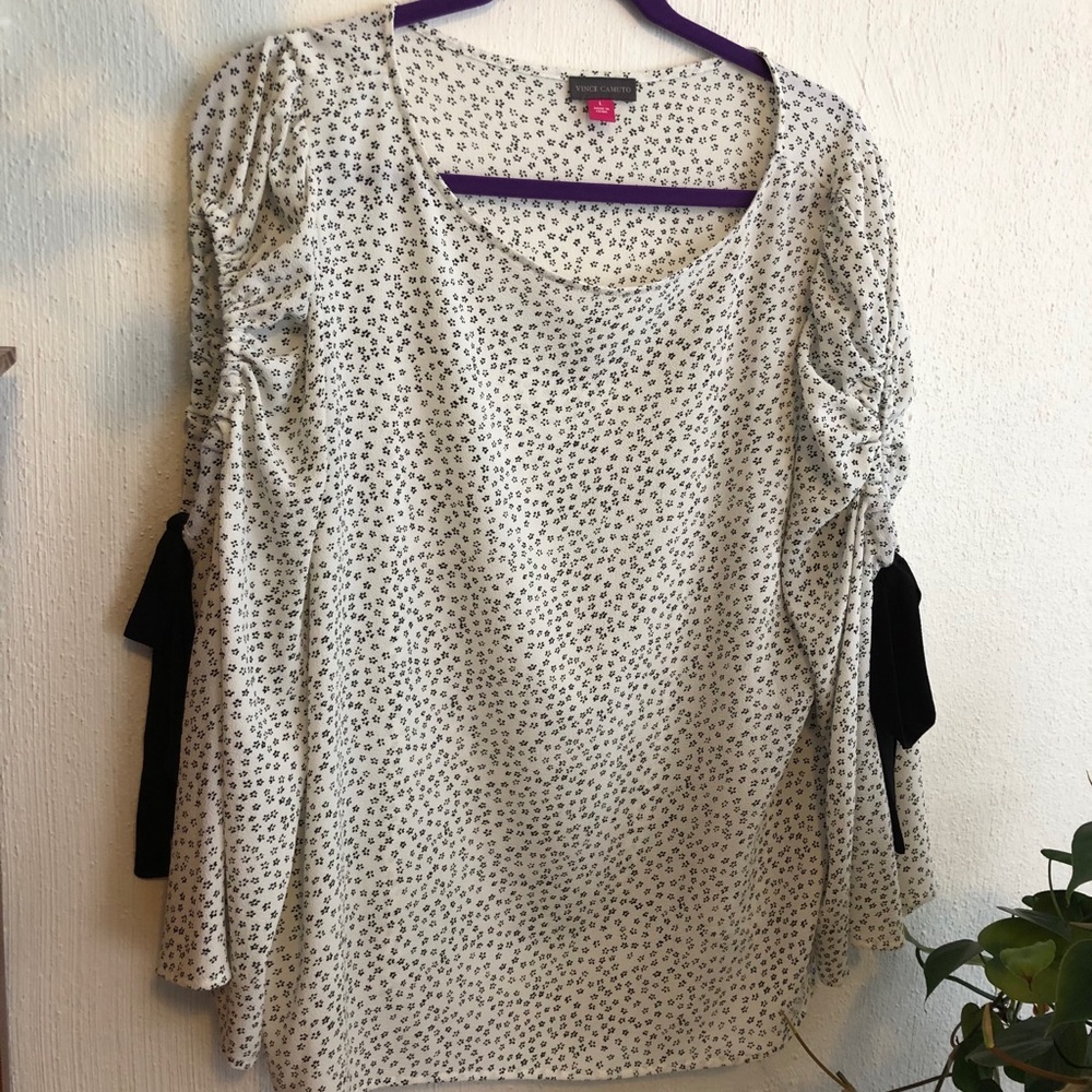 Vince Cumuto, Women’s White with black design, Lrg